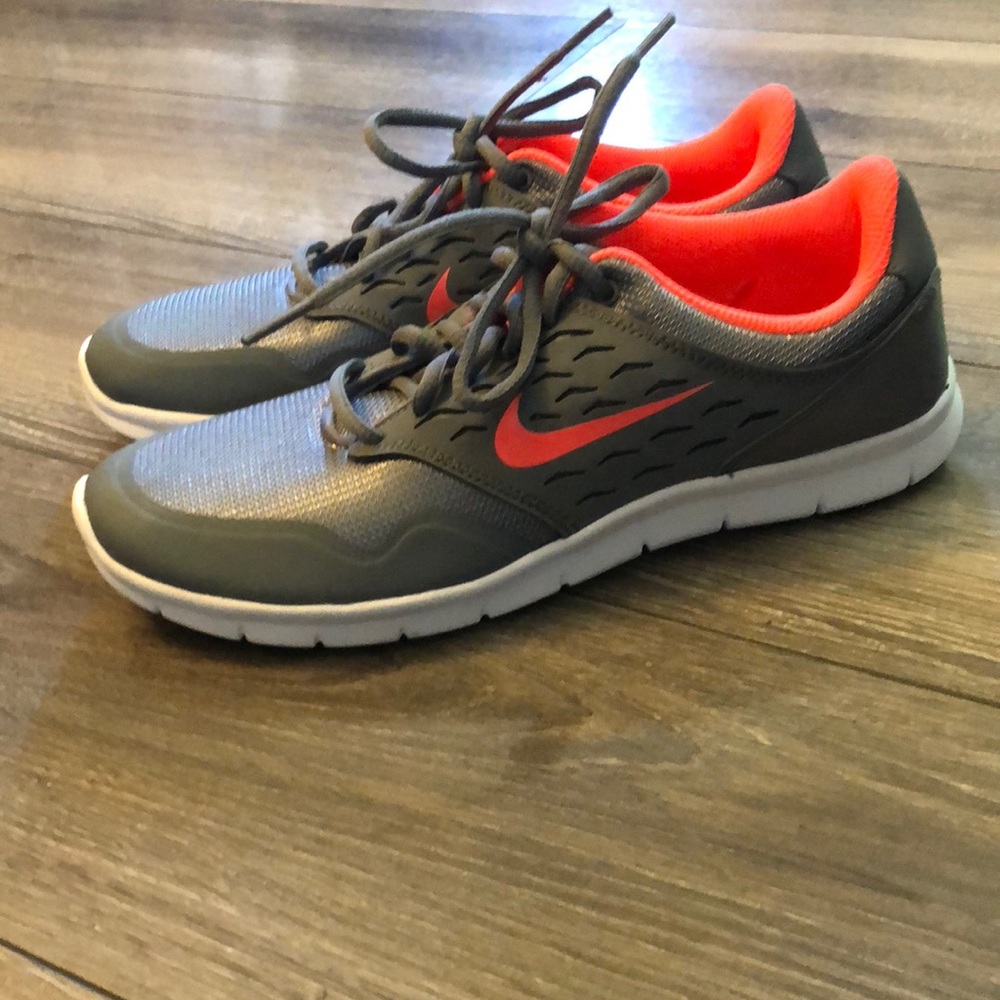 Women’s Nike Running Shoes U.S size 7.5